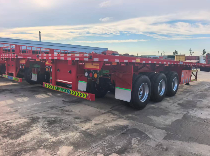Xe đầu kéo sơ mi rơ moóc sàn phẳng dầm thẳng 3 trục tùy chỉnh 12,5 mét, xe kéo chở hàng container hạng nặng để bán