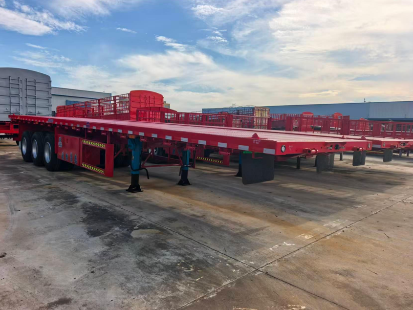 Xe đầu kéo sơ mi rơ moóc sàn phẳng dầm thẳng 3 trục tùy chỉnh 12,5 mét, xe kéo chở hàng container hạng nặng để bán